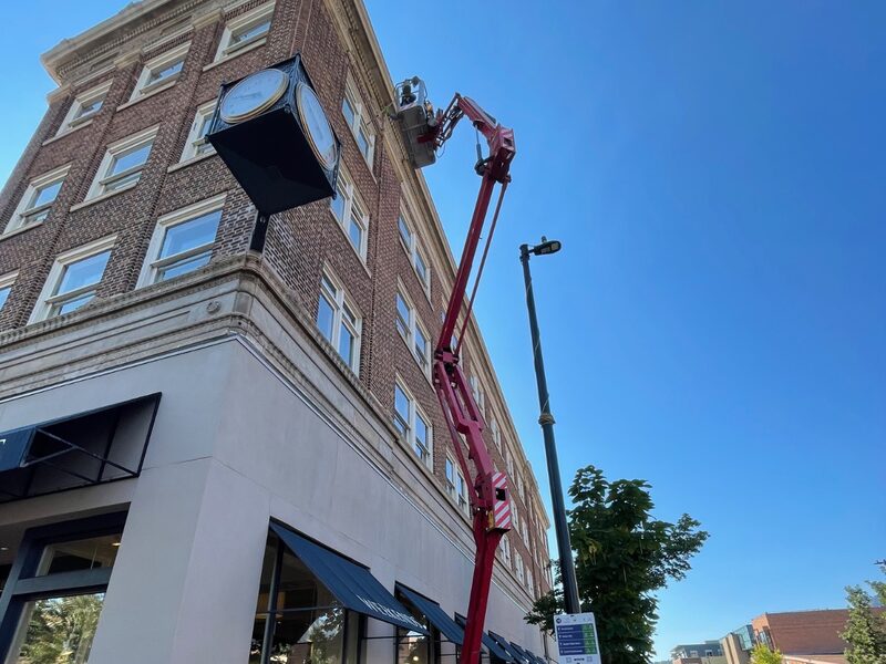 Spider lift at a brick storefront building on Pearl Street in Boulder