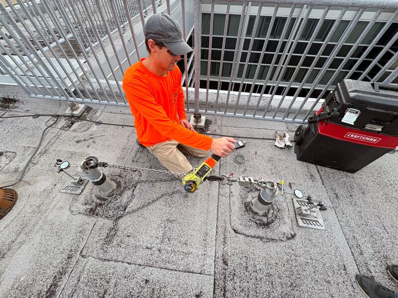 Roof anchor load test with a chain hoist and dial gauge
