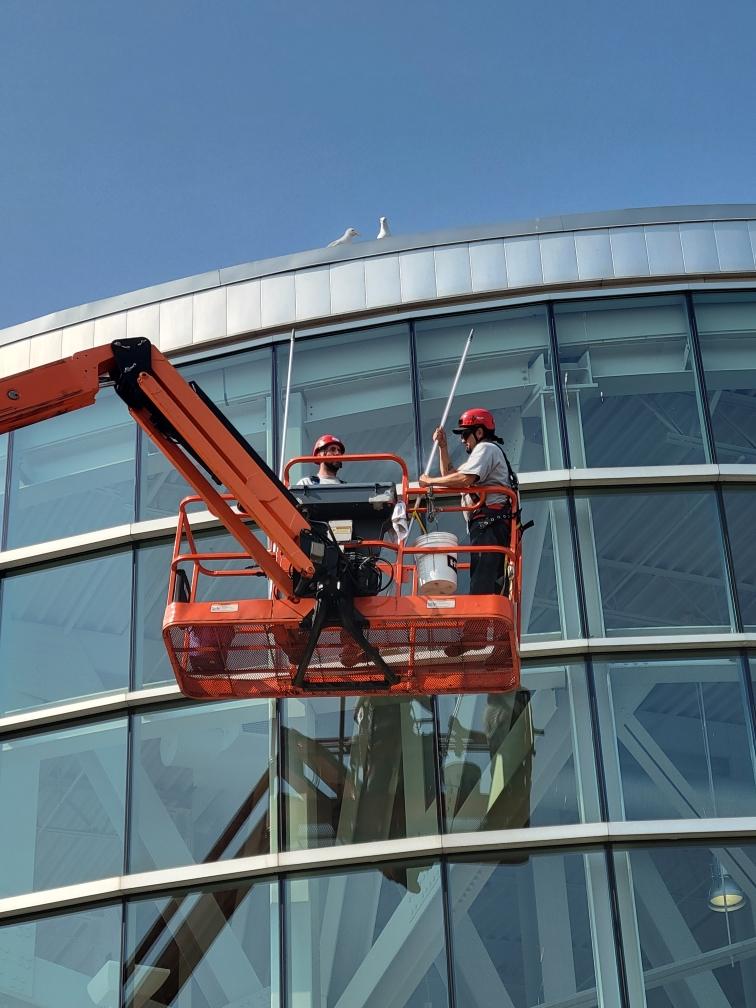 Milwaukee Commercial Window Cleaning