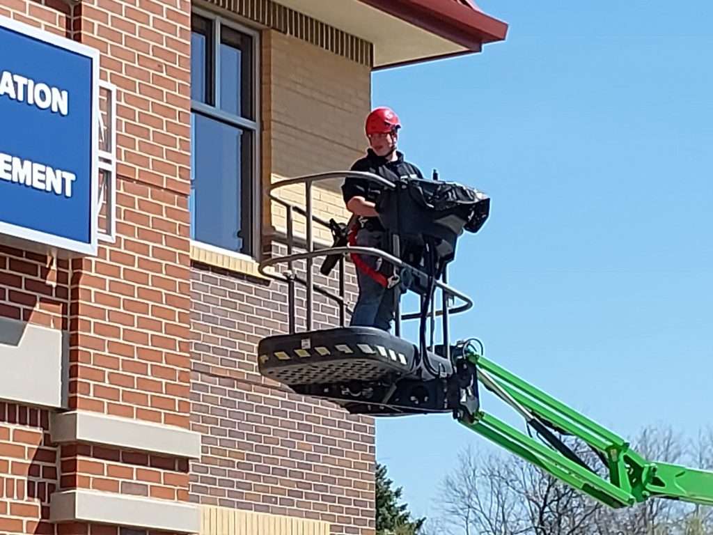 Milwaukee Commercial Gutter cleaning